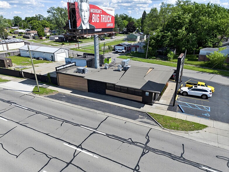 24737 W 8 Mile Rd, Detroit, MI à vendre - Photo de l’immeuble – Image 1 sur 23