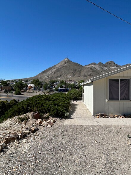 135 Magnolia Ave, Tonopah, NV à vendre - Photo de l’immeuble – Image 2 sur 9