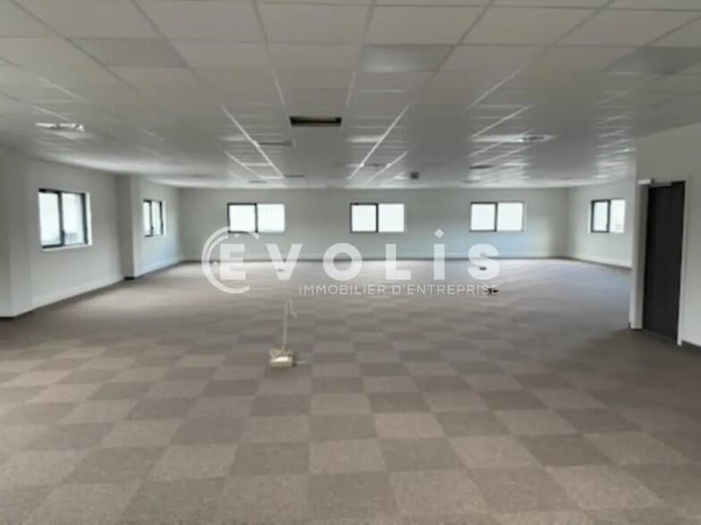 139 Rue Isaac Asimov, Bourgoin-Jallieu à louer - Photo de l’immeuble – Image 3 sur 20
