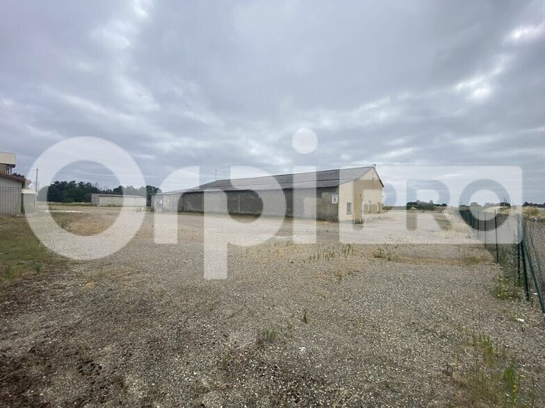Bureau dans Saint-Nicolas-de-la-Grave à vendre - Photo de l’immeuble – Image 3 sur 7