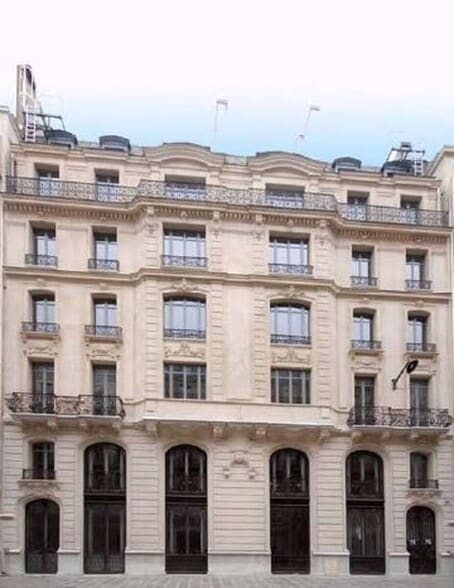 65 Rue Saint-Lazare, Paris à louer - Photo de l’immeuble – Image 1 sur 19