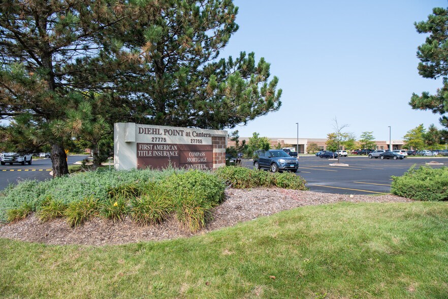 27755 Diehl Rd, Warrenville, IL à louer - Photo de l’immeuble – Image 3 sur 4