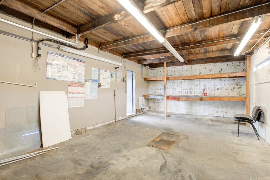 1328 SE Stephens St, Roseburg, OR à vendre - Photo intérieure – Image 3 sur 24