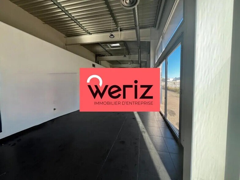 Local d’activités dans Saint-Mitre-les-Remparts à louer - Photo de l’immeuble – Image 3 sur 7