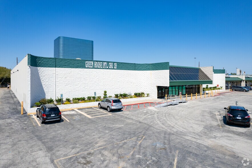 210 W Greens Rd, Houston, TX à louer - Photo de l’immeuble – Image 1 sur 5
