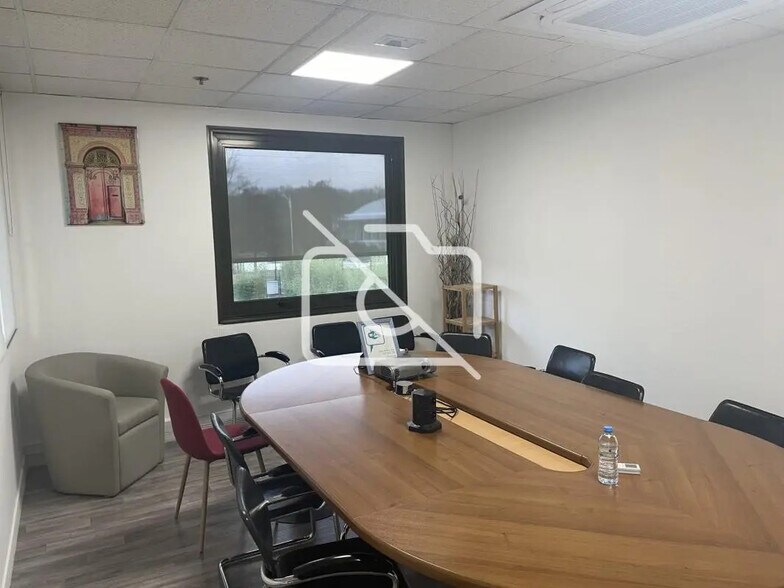 Industriel/Logistique dans Croissy-Beaubourg à louer - Photo de l’immeuble – Image 3 sur 3