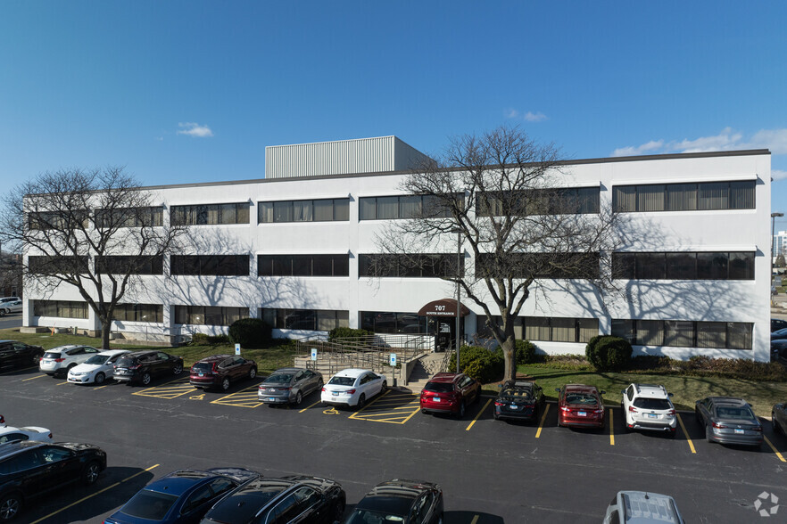 707 Lake Cook Rd, Deerfield, IL à louer - Photo de l’immeuble – Image 3 sur 8