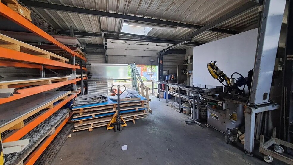 Local d’activités dans Dagneux à louer - Photo de l’immeuble – Image 3 sur 5