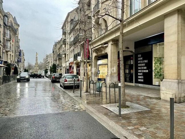 Plus de détails pour Local commercial à louer