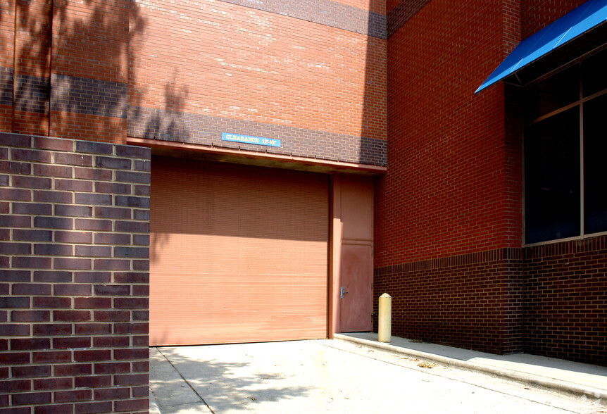 601 W Fourth St, Winston-Salem, NC à louer - Photo de l’immeuble – Image 3 sur 6