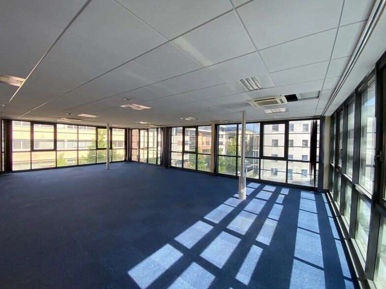 Bureau dans Reims à louer - Photo de l’immeuble – Image 1 sur 4