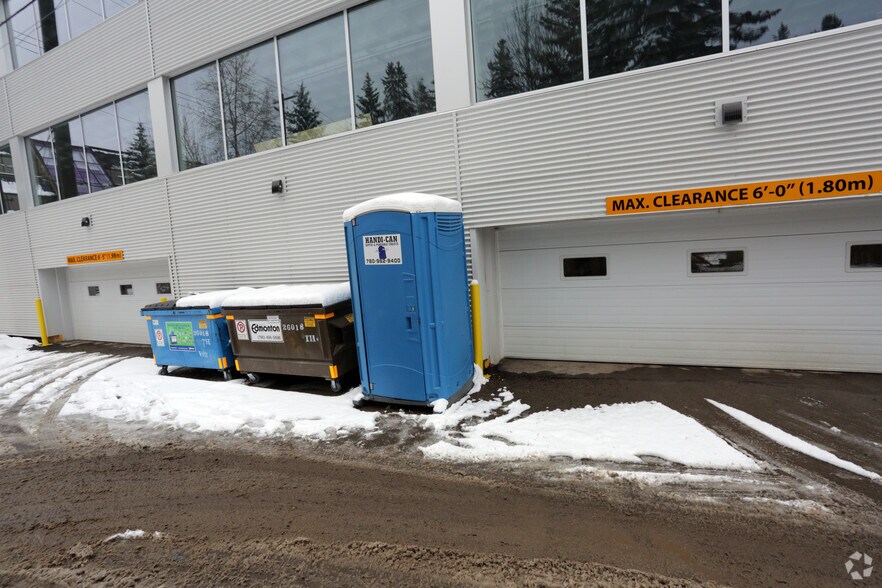 10350 124th St, Edmonton, AB à louer - Photo de l’immeuble – Image 3 sur 11