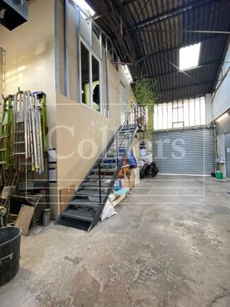 Plus de détails pour Local d’activités à vendre