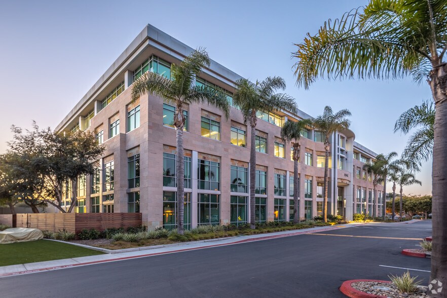 10945 Vista Sorrento Pky, San Diego, CA à louer - Photo de l’immeuble – Image 3 sur 21