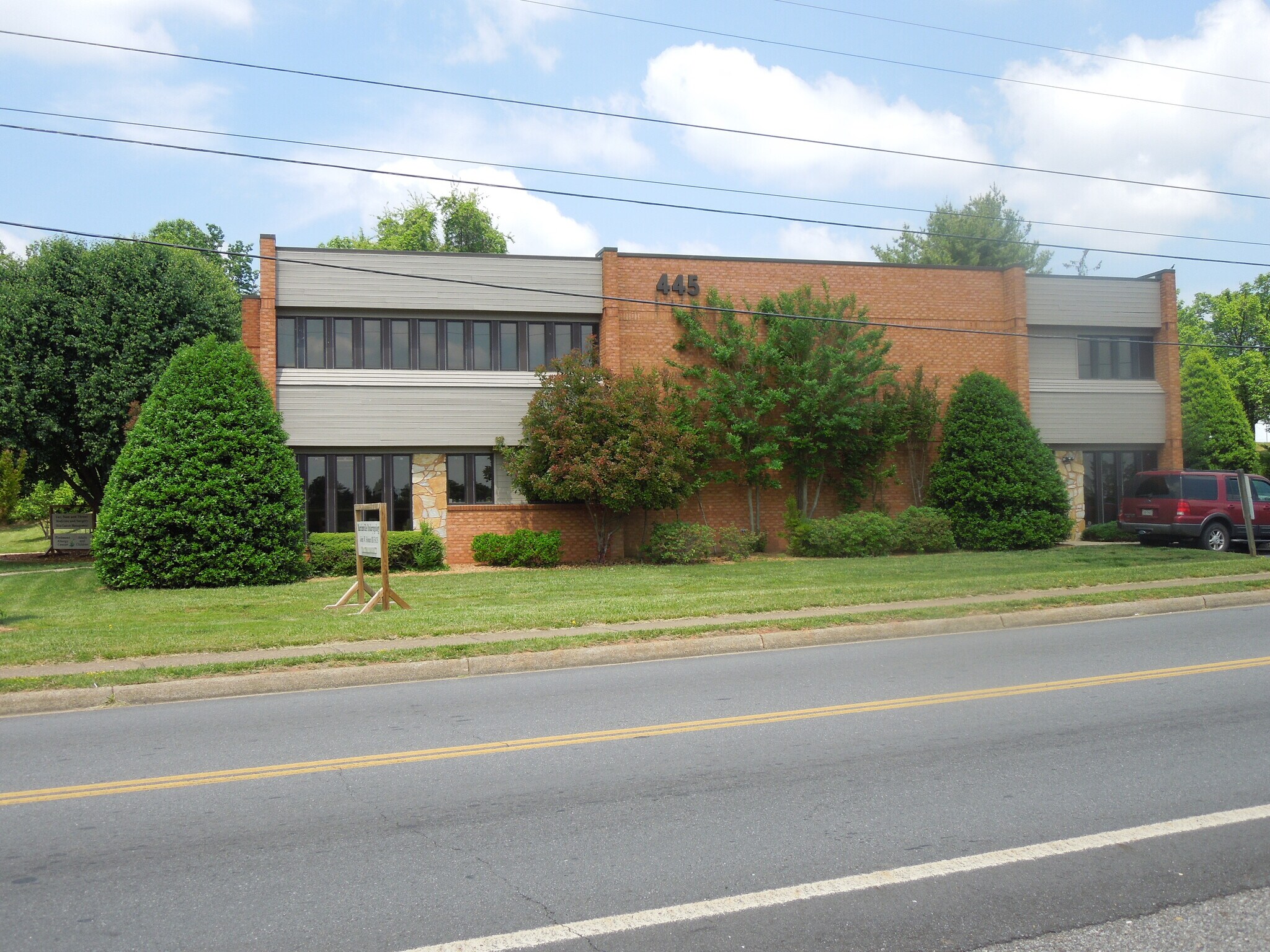 445 E Commonwealth Blvd, Martinsville, VA à louer Photo de l’immeuble– Image 1 sur 5