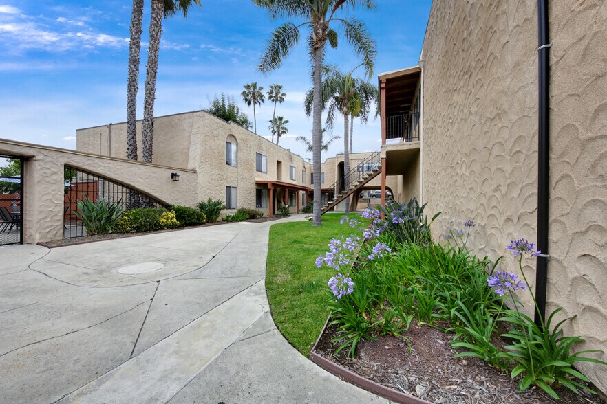 8694 Lemon Ave, La Mesa, CA à vendre - Photo de l’immeuble – Image 2 sur 8