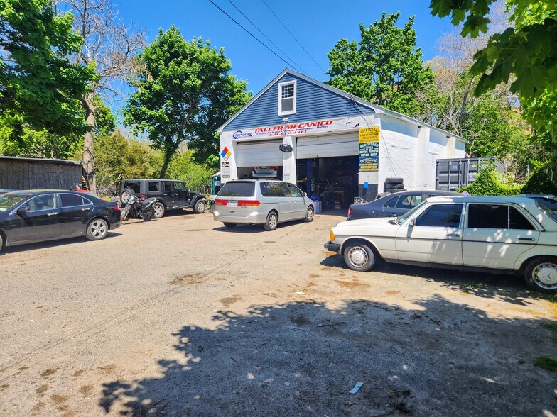 90 Old Quogue Rd, Riverhead, NY à vendre - Photo de l’immeuble – Image 3 sur 10