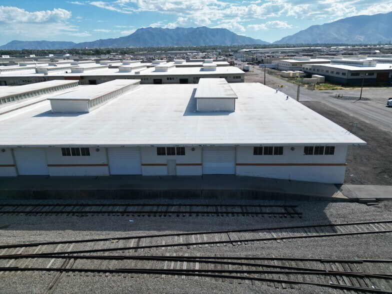 1500 S 300 W, Clearfield, UT à louer - Photo de l’immeuble – Image 3 sur 16