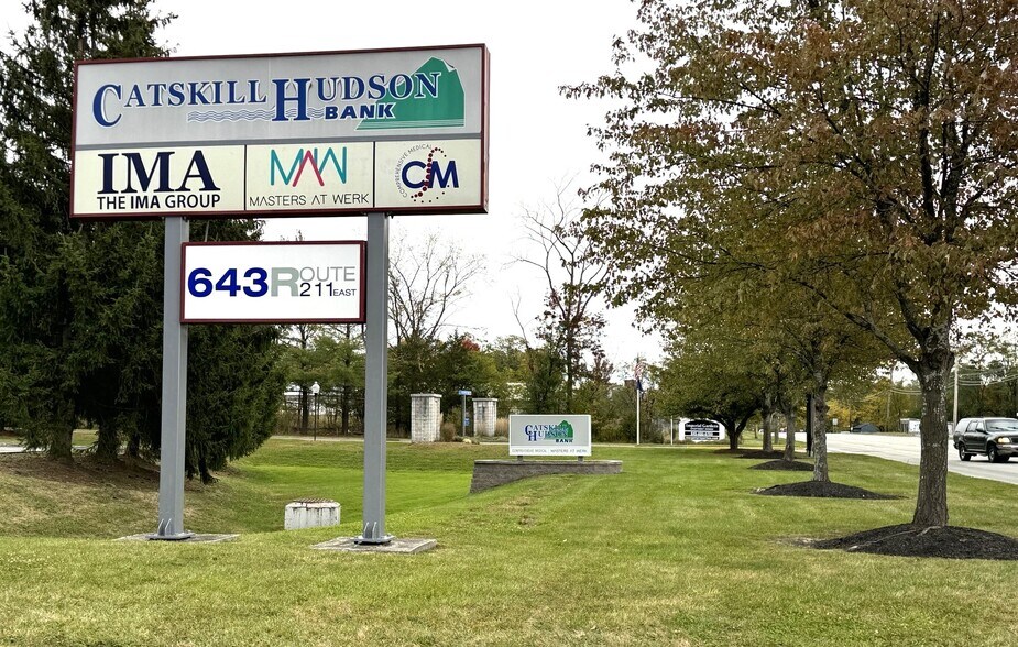 643 Route 211E, Middletown, NY à louer - Photo de l’immeuble – Image 3 sur 5