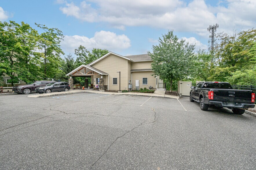 612 Mount Pleasant Ave, West Orange, NJ à vendre - Photo de l’immeuble – Image 3 sur 47