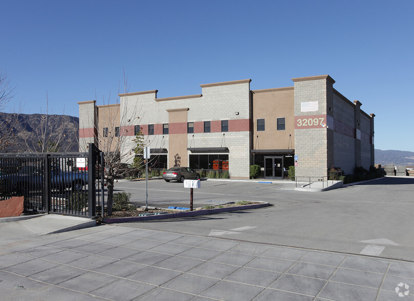 32097 Corydon Rd, Lake Elsinore, CA à louer - Photo de l’immeuble – Image 3 sur 4