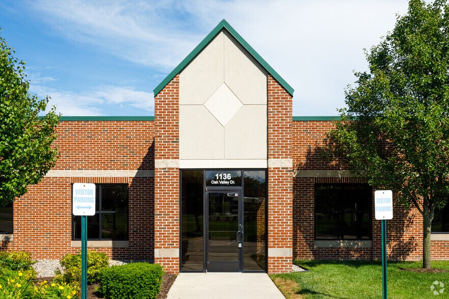 1136-1138 Oak Valley Dr, Ann Arbor, MI à vendre - Photo de l’immeuble – Image 3 sur 7