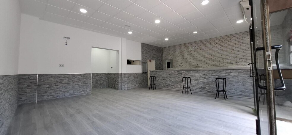 Local commercial dans Lora del Río, Sevilla à vendre - Photo principale – Image 1 sur 24