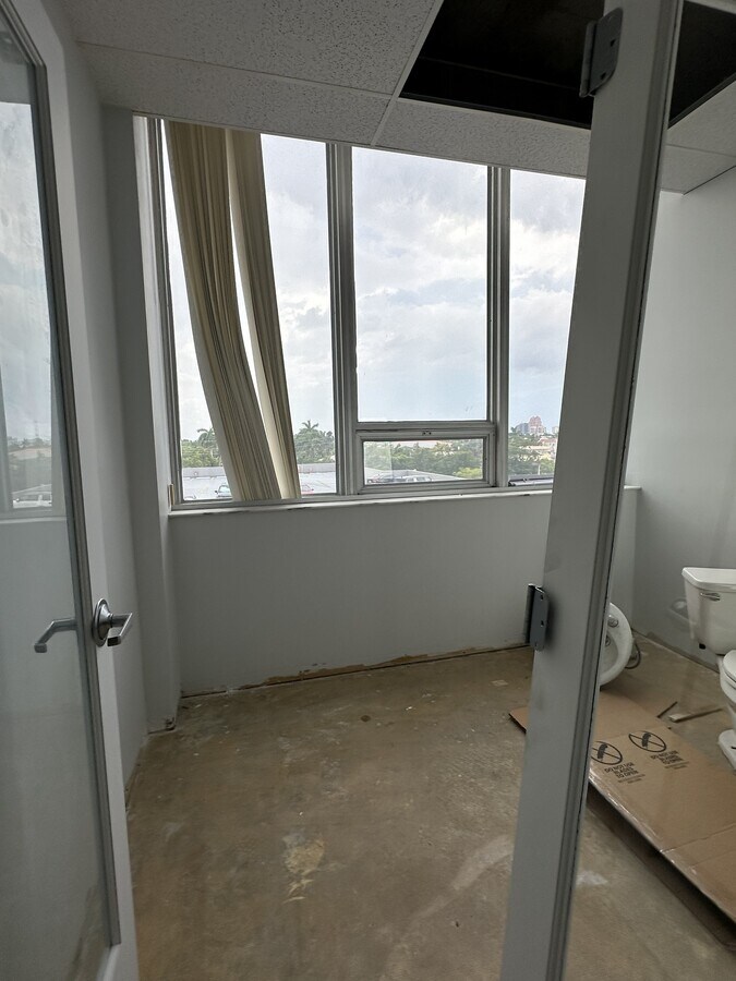 2455 E Sunrise Blvd, Fort Lauderdale, FL 33304 - Lot Full Floor -  - Photo intérieure - Image 2 of 38