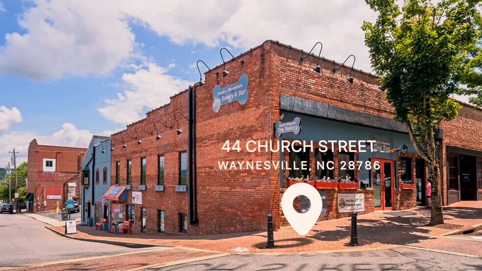 44 Church St, Waynesville, NC à vendre - Vidéo sur l’annonce professionnelle – Image 3 sur 33