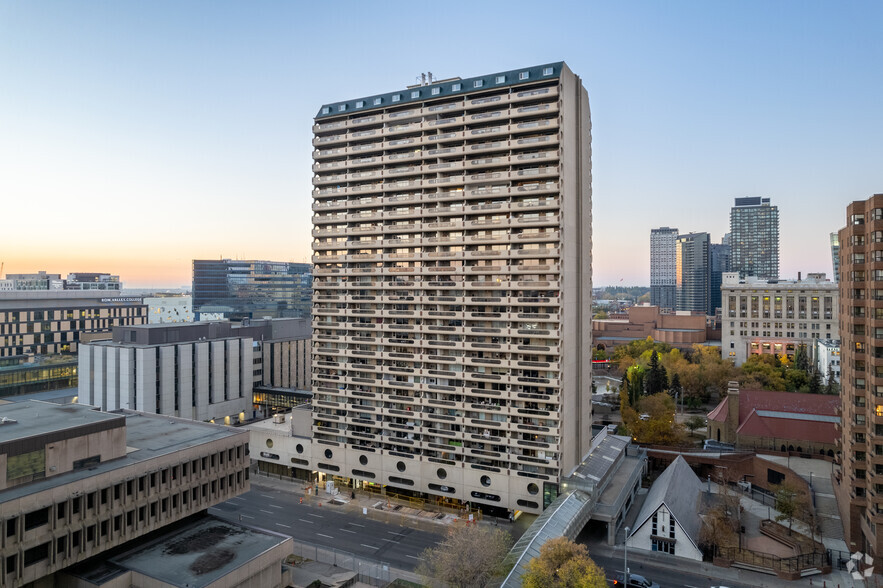 215-221 6 Av SE, Calgary, AB à louer - Photo de l’immeuble – Image 1 sur 10