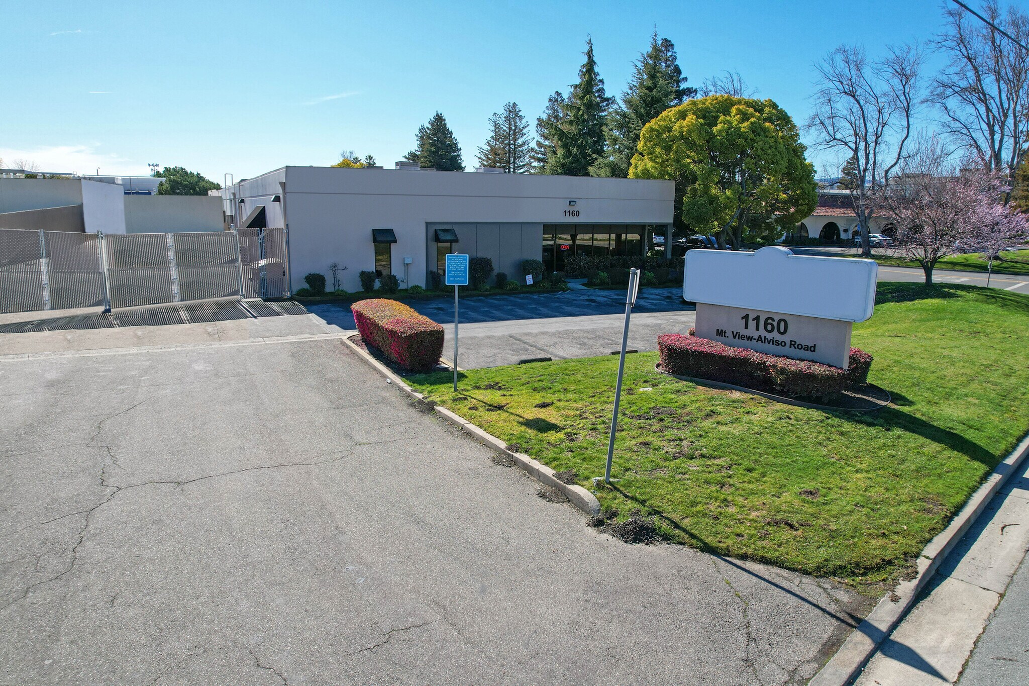 1160 Mountain View Alviso Rd, Sunnyvale, CA à louer Photo principale– Image 1 sur 16
