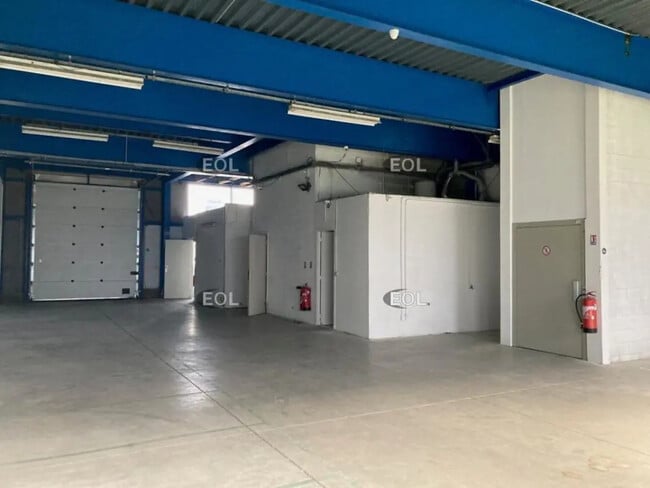 Plus de détails pour Local d'activités à louer