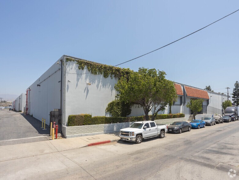 10220 Norris Ave, Pacoima, CA à vendre - Photo de l’immeuble – Image 1 sur 8