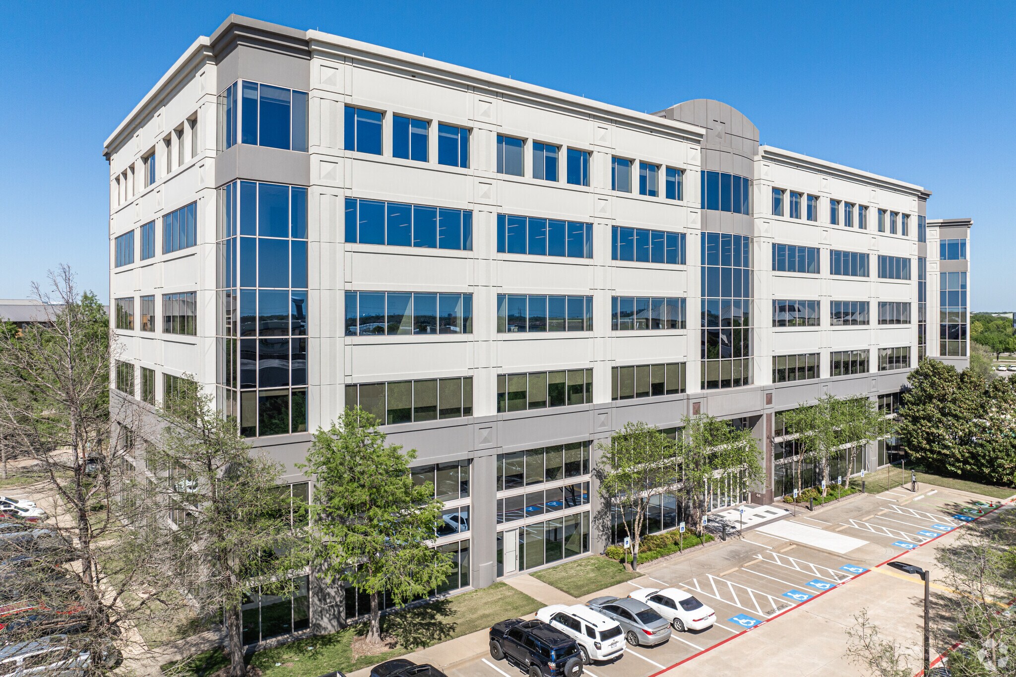 5800 Tennyson Pky, Plano, TX à louer Photo de l’immeuble– Image 1 sur 30
