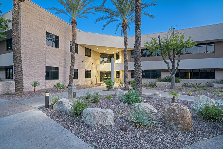 5605 W Eugie Ave, Glendale, AZ à louer - Photo de l’immeuble – Image 1 sur 5