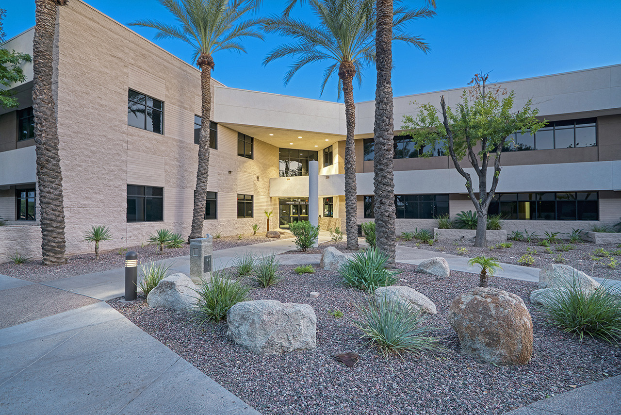 5605 W Eugie Ave, Glendale, AZ à louer Photo de l’immeuble– Image 1 sur 6