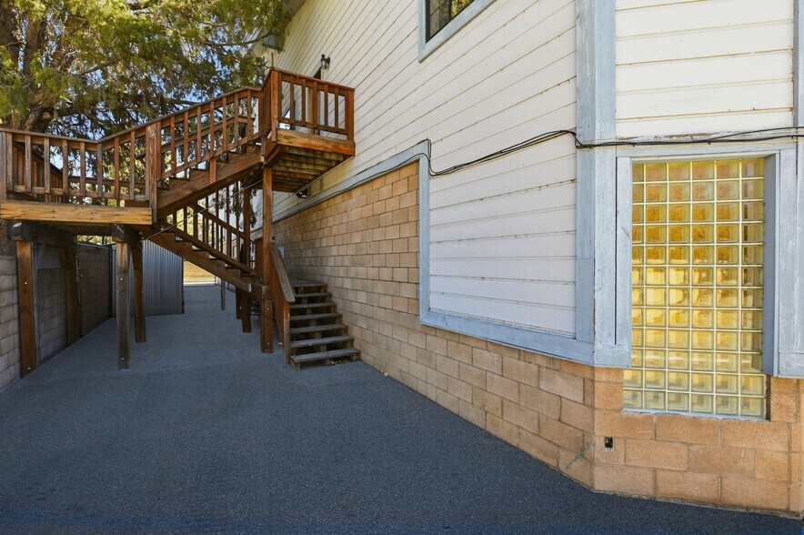 42160 N Shore Dr, Big Bear City, CA à vendre - Photo de l’immeuble – Image 3 sur 7