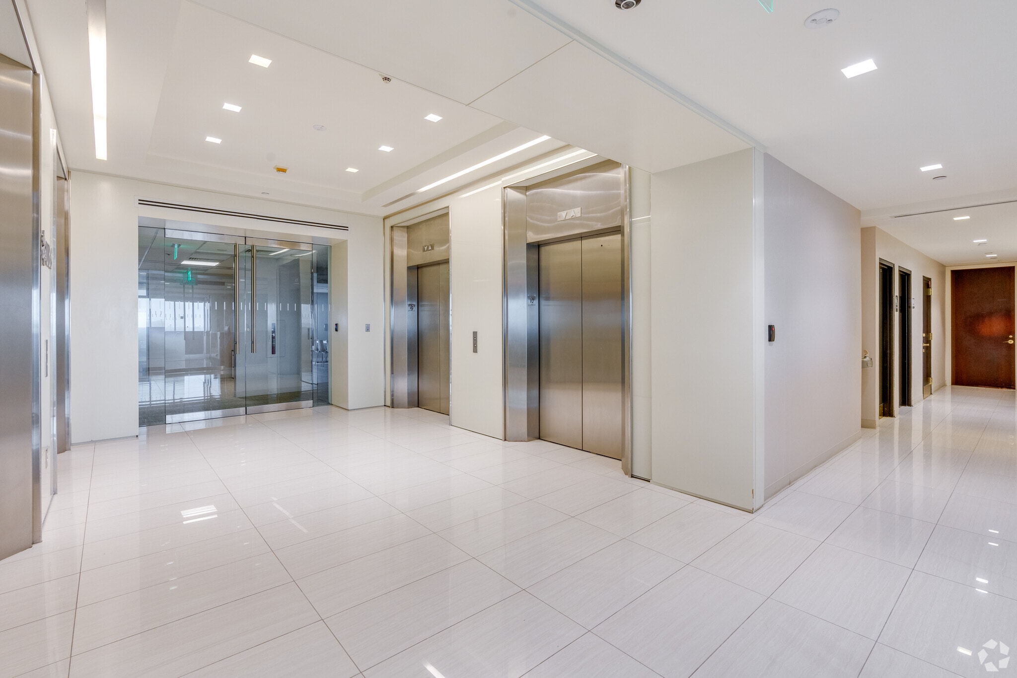 550 Biltmore Way, Coral Gables, FL à louer Photo intérieure– Image 1 sur 4
