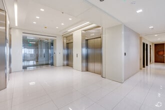 550 Biltmore Way, Coral Gables, FL à louer Photo intérieure– Image 1 sur 4