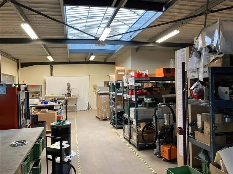 Local d’activités dans Vendôme à louer - Photo de l’immeuble – Image 1 sur 7