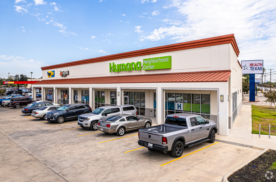 950 S General McMullen Dr, San Antonio, TX à louer - Photo de l’immeuble – Image 3 sur 8