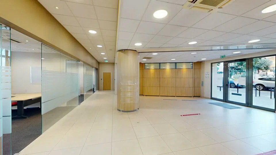 Local commercial dans Nice à louer - Hall d’entrée – Image 1 sur 7