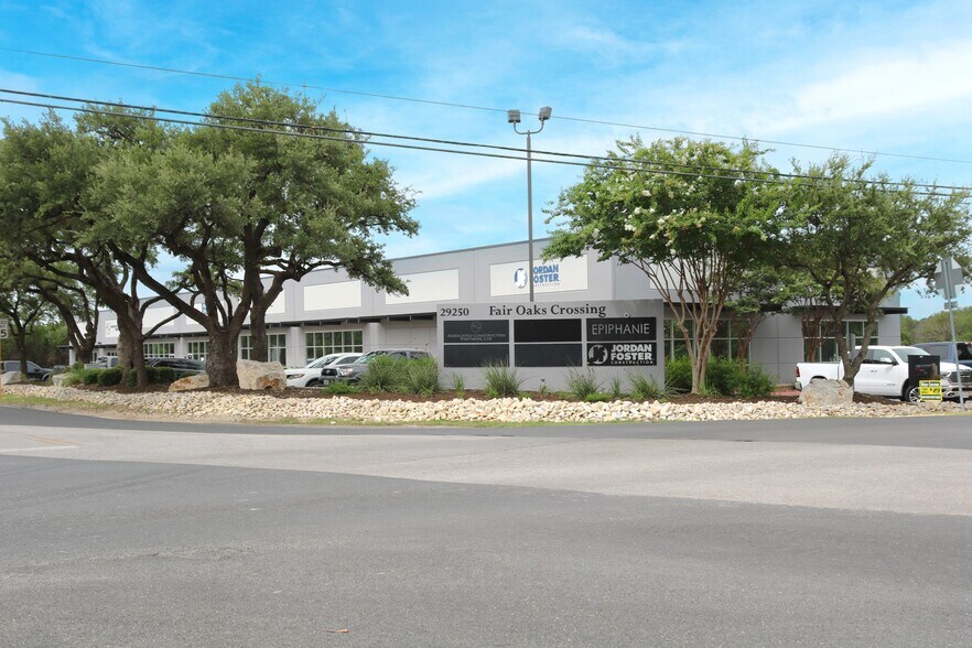 29250 Old Fredericksburg Rd, Boerne, TX à louer - Photo principale – Image 1 sur 5