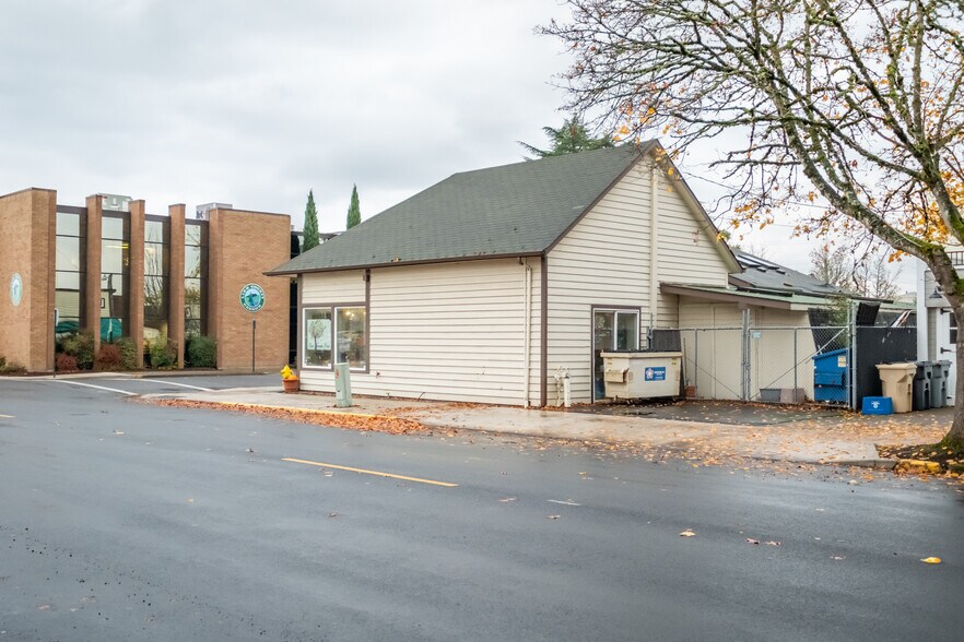 305 Washington St SW, Albany, OR à vendre - Photo de l’immeuble – Image 3 sur 6