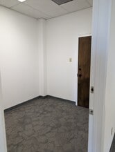 2222 Western Trails Blvd, Austin, TX à louer Photo intérieure– Image 2 sur 25