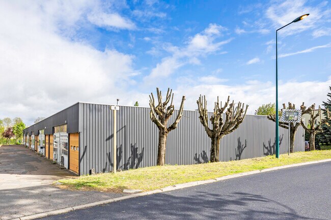 Plus de détails pour 8 Rue De L'Equerre, Saint-Ouen-l'Aumône - Industriel/Logistique à vendre