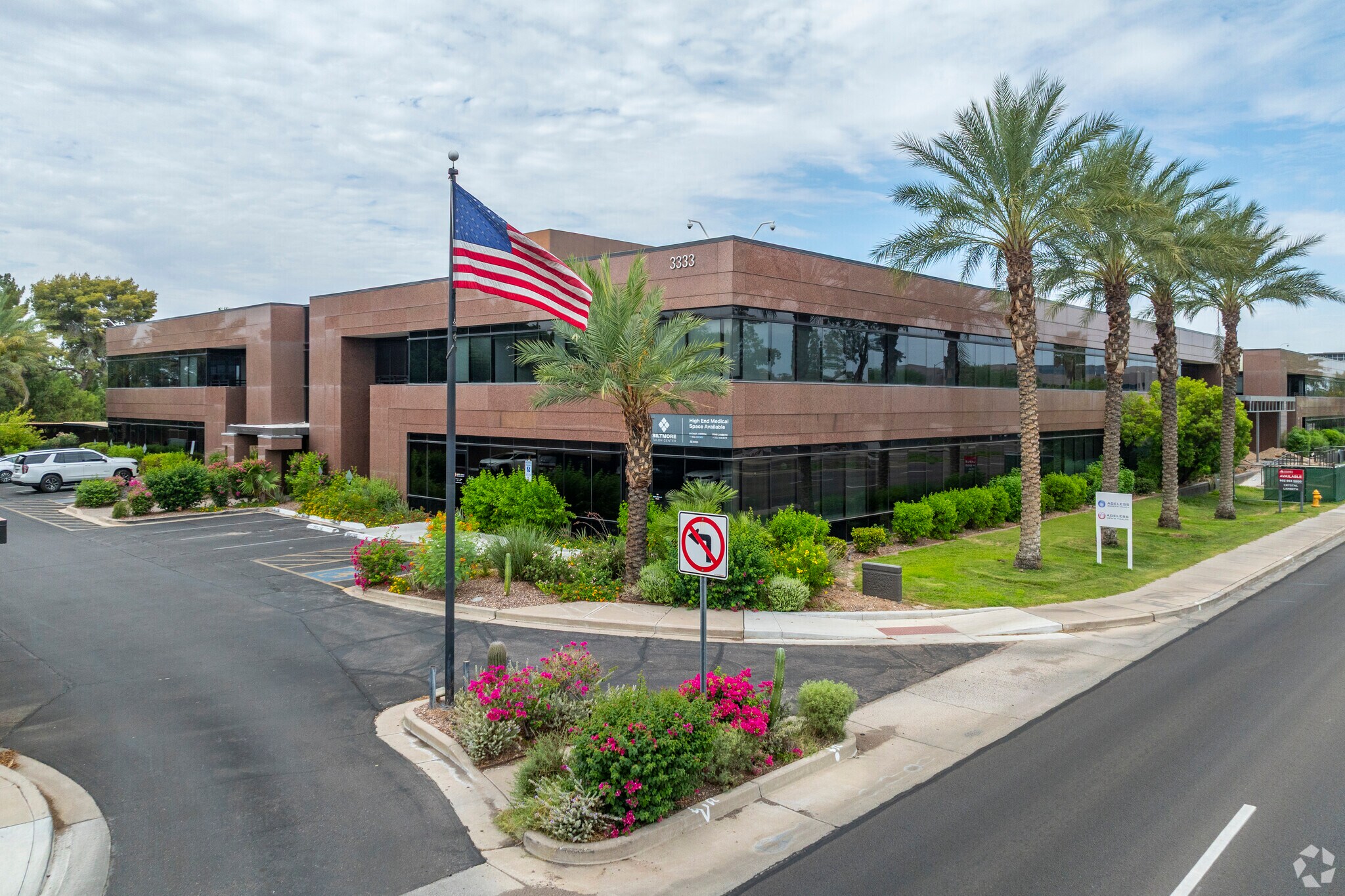 3333 E Camelback Rd, Phoenix, AZ à louer Photo principale– Image 1 sur 32