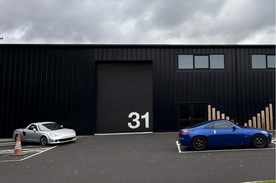 Units 22-41 Neaves Park, Hurstpierpoint à louer - Photo de l’immeuble – Image 3 sur 6