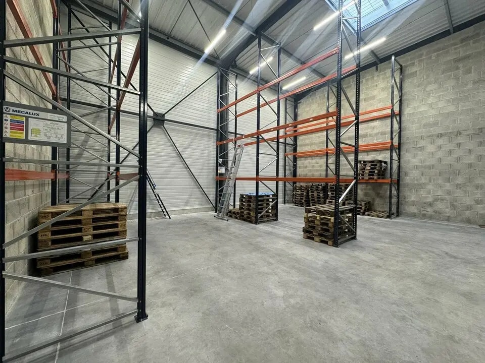 Local d'activités dans Mondeville à vendre Photo de l’immeuble– Image 1 sur 8