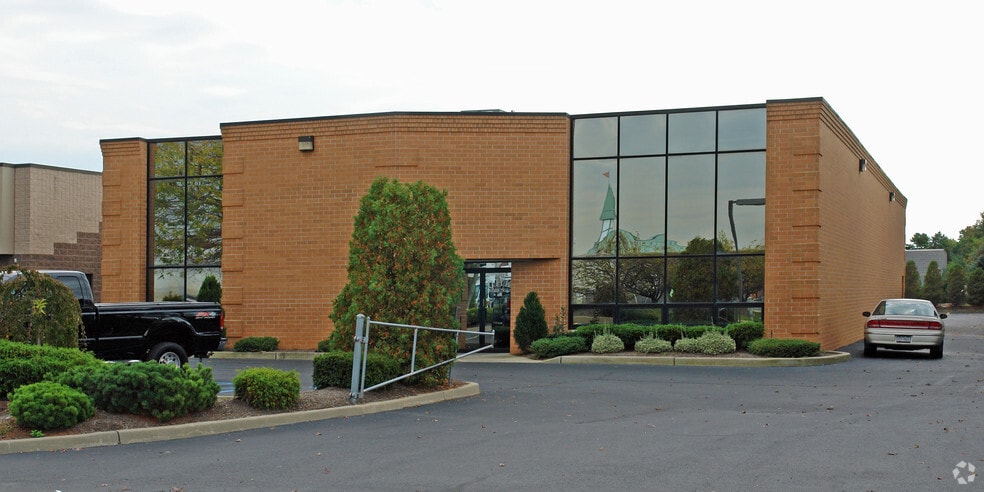 190 Mccormick Dr, Bohemia, NY à louer - Photo principale – Image 1 sur 2